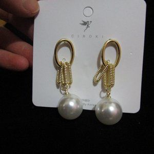 VERY PRETTY EARRINGS WITH PEARL!